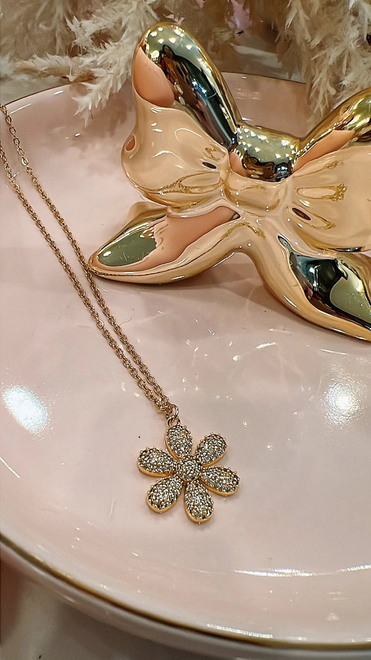 Charm of a Daisy Crystal Necklace